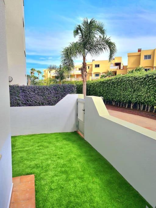 Homely Apt In Modern Building With Pool San Miguel de Abona Exteriér fotografie